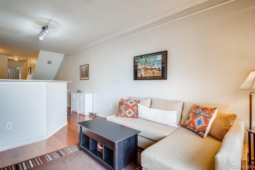 Living Room - 1927 Piper St