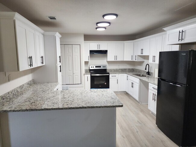 Building Photo - 3014 N Garden Ave
