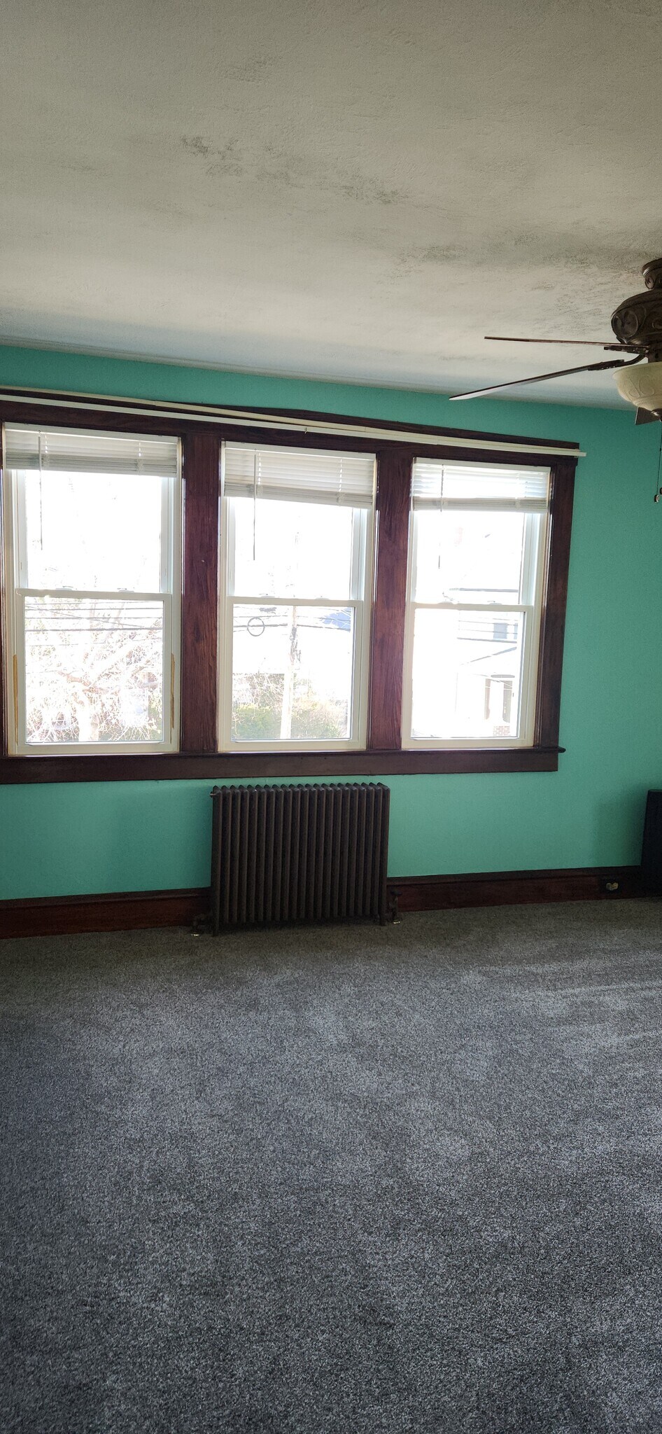 Building Photo - 340 S Jackson St