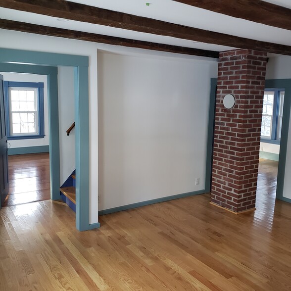 Living room, View 2 - 1101 Heights Rd