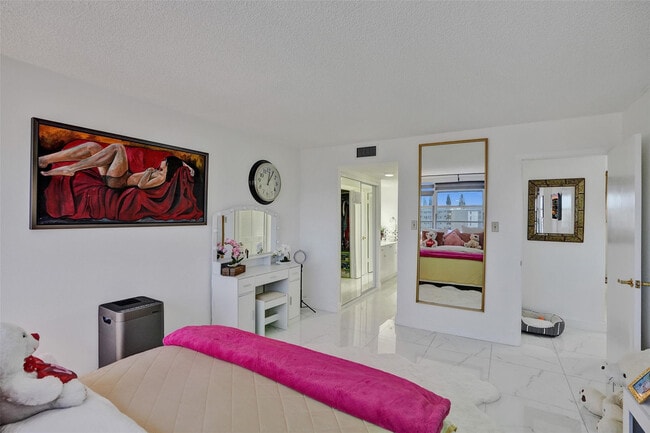 Building Photo - 18041 Biscayne Blvd