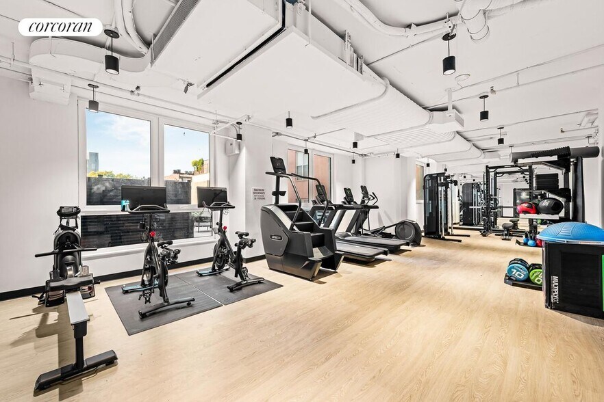 Building Photo - 733 Myrtle Ave