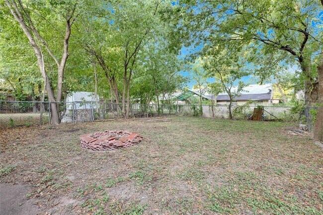 Building Photo - 10801 Lanshire Dr