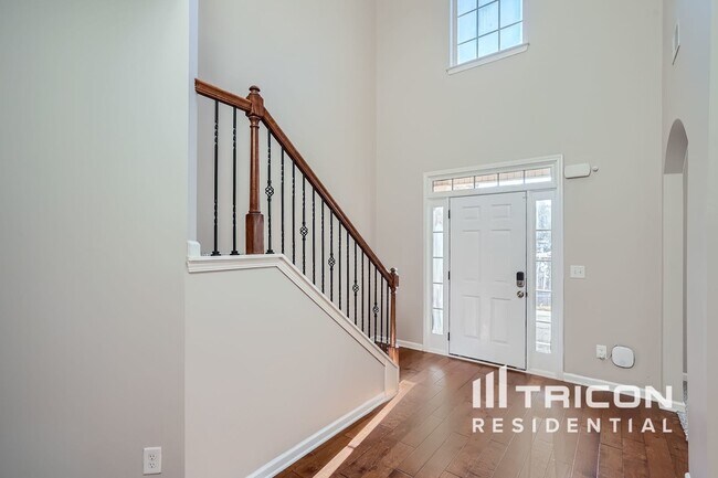 Building Photo - 301 Arbor Pl