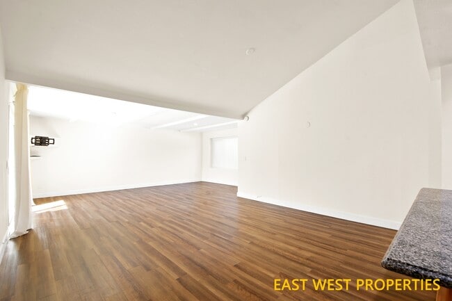 Building Photo - 5012 Greencap Ave
