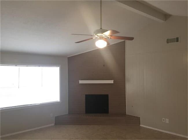 Building Photo - Home For Rent