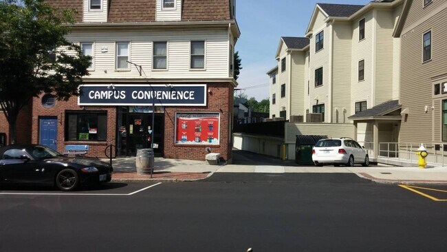 Primary Photo - Convenient One Bedroom Apartments Near UNH...