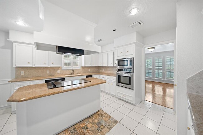 Building Photo - 6923 Mossridge Dr