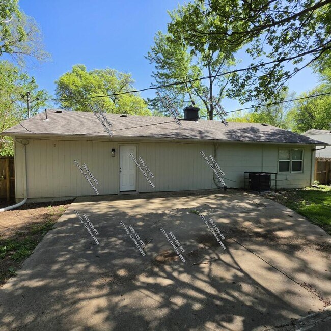 Building Photo - 7610 E 113th St