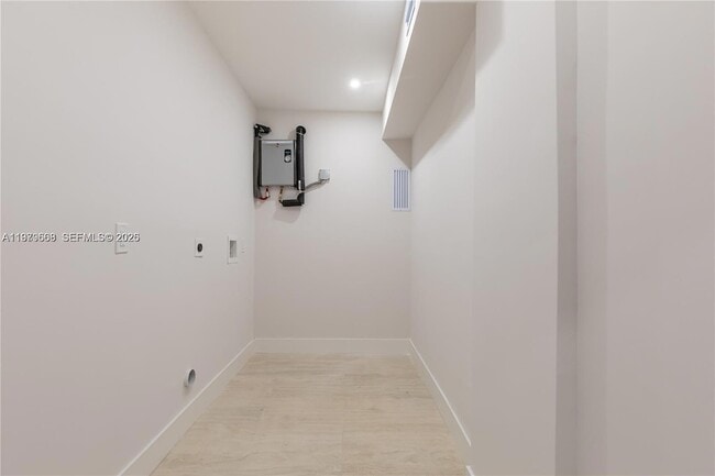 Building Photo - 2251 SW 20th St