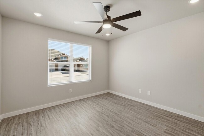 Building Photo - 2886 Glennster St