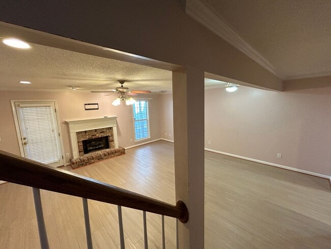 Building Photo - 273 Ivy Pl