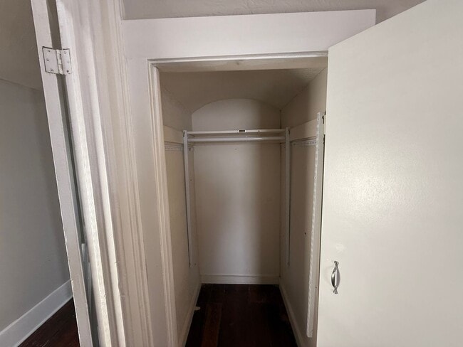 Building Photo - 4 Bedroom, 1.5 Bath Home – Swan Neighborho...