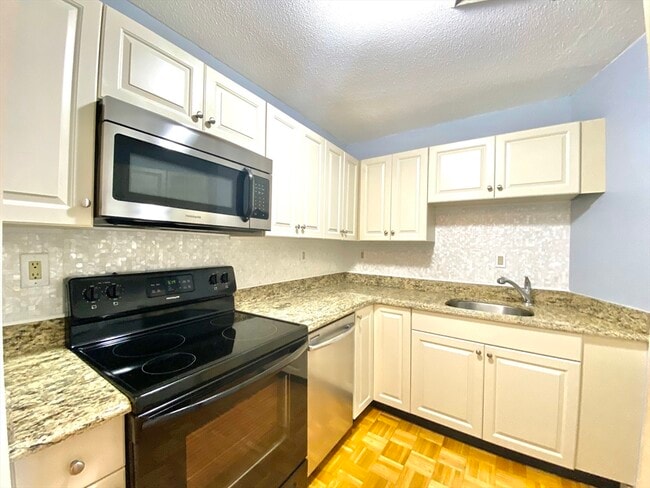 Building Photo - 90 Quincy Shore Dr