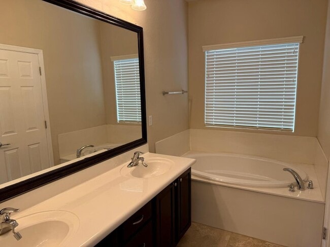 Building Photo - 1929 W Black Hill Rd