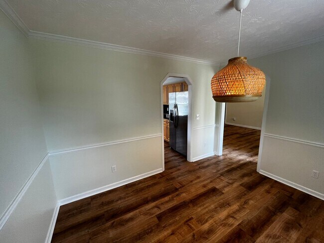 Building Photo - New On the Market!