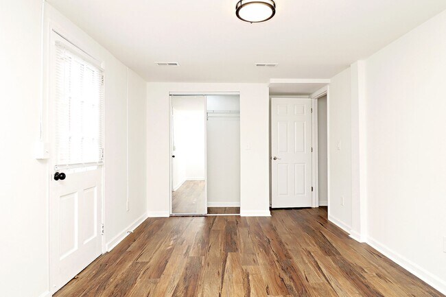 Building Photo - Recently Renovated Downtown Basement Apart...