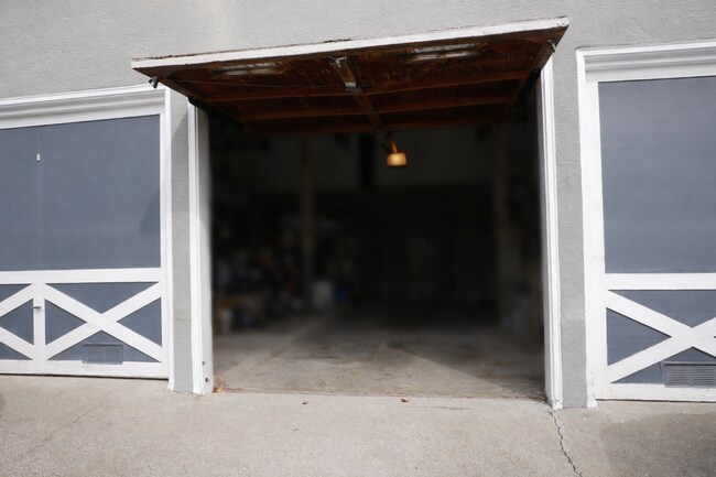 Building Photo - 1130 Wellington St