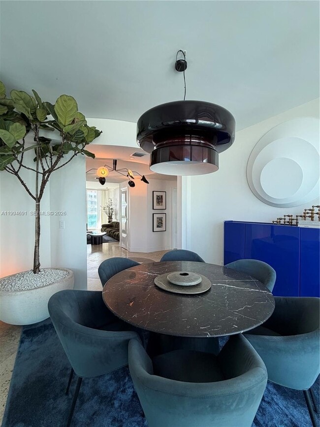 Building Photo - 300 South Pointe Dr