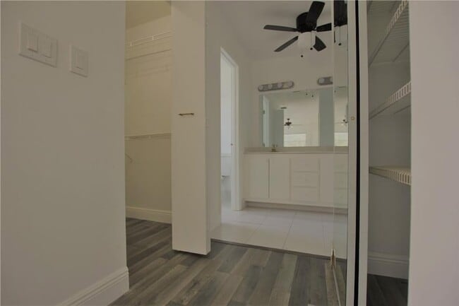 Building Photo - 1122 NW 82nd Ave