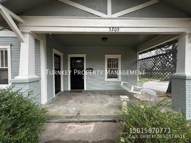 Building Photo - Beautiful Home on Kavanaugh Blvd.