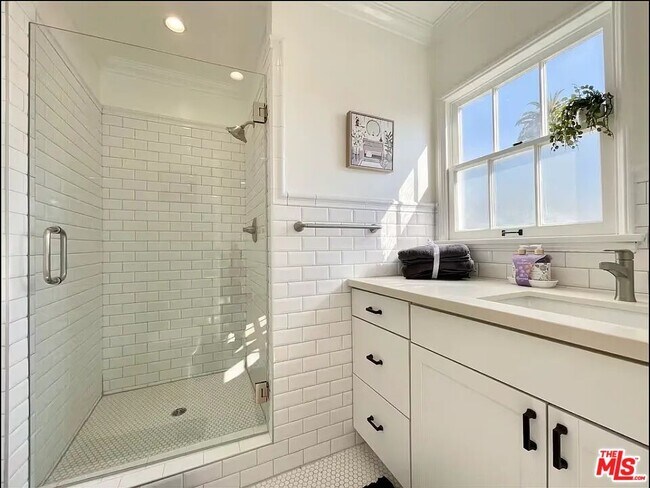 Building Photo - 429 Ocean Ave