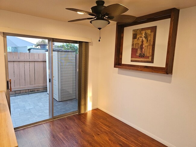 Building Photo - Remodeled 2bedroom 1.5 Bath Townhouse