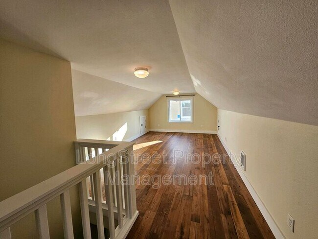 Building Photo - 7855 N Wabash Ave