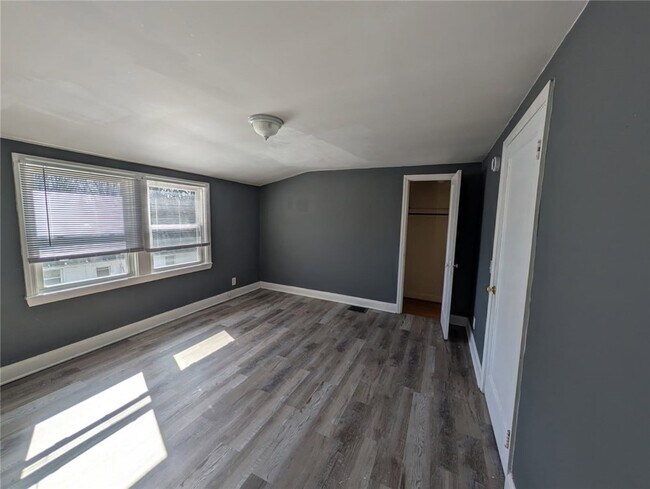 Building Photo - 105 Ontario St