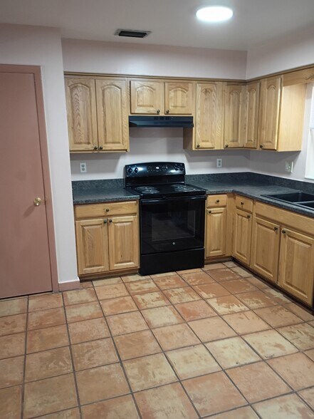 Building Photo - 6904 Mathers Ln