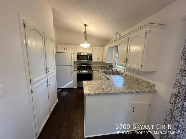 Building Photo - 3700 Bryant Cir