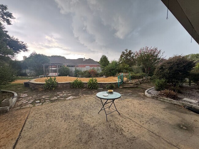 Building Photo - 416 Towne Lake Dr