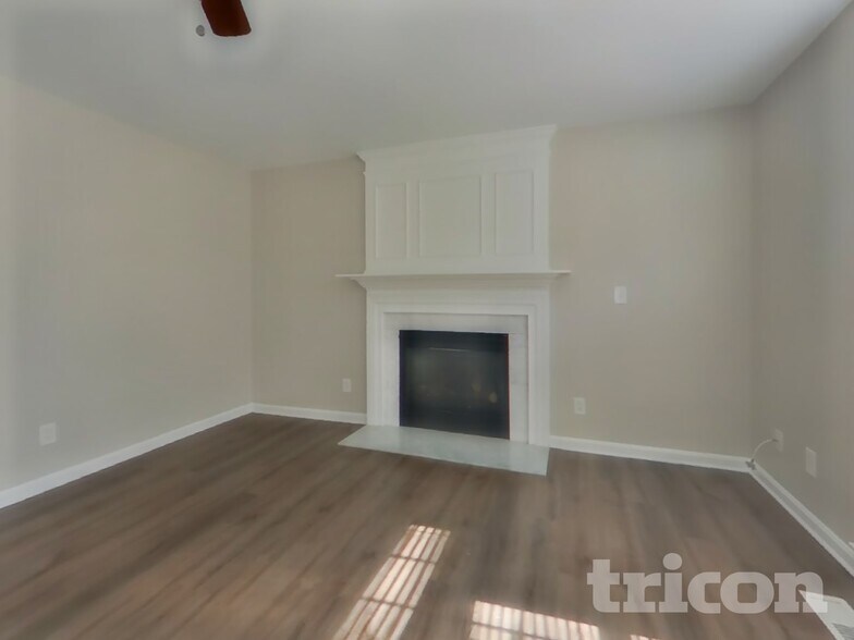 Building Photo - 4655 Queens Grove St