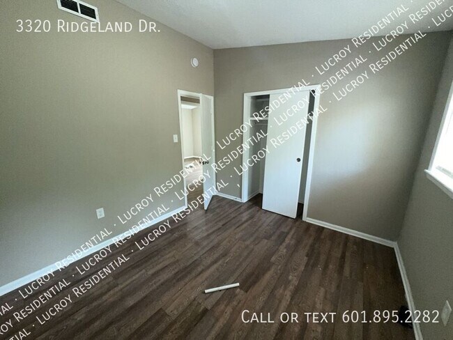 Building Photo - 3320 Ridgeland Dr