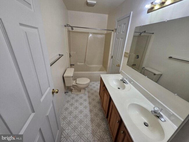 Building Photo - 14788 Sherwood Dr