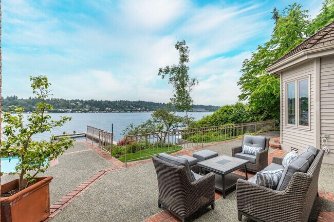 Building Photo - 6408 E Mercer Way