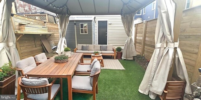 Building Photo - 638 G St NE