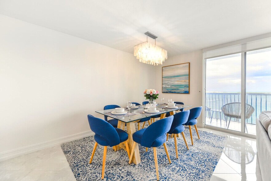 Building Photo - 1200 Brickell Bay Dr