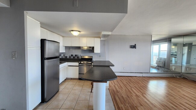 Building Photo - 3817 Ventnor Ave