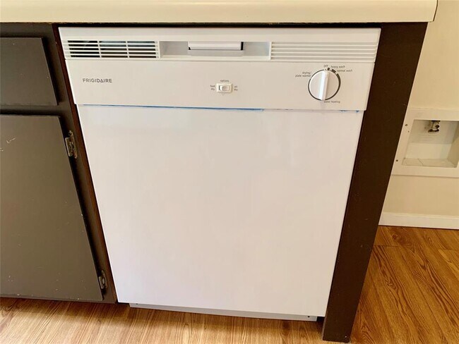 Building Photo - 22 N Wavy Oak Cir