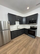 Building Photo - 839 S Jackson St