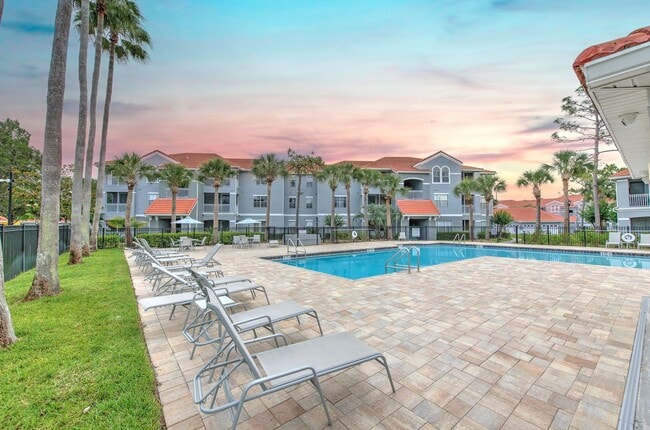Building Photo - Very nicely upgraded  2bed/2bath 2nd floor...