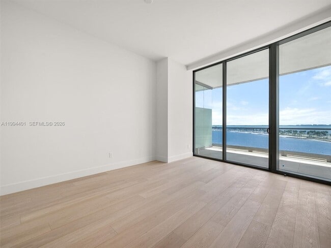 Building Photo - 175 25