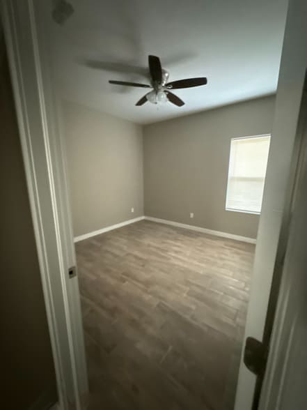 Building Photo - 513 Hope Dr