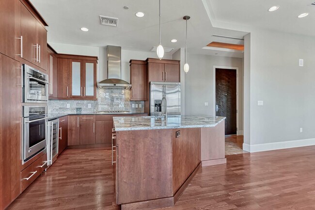 Building Photo - 5455 Landmark Pl