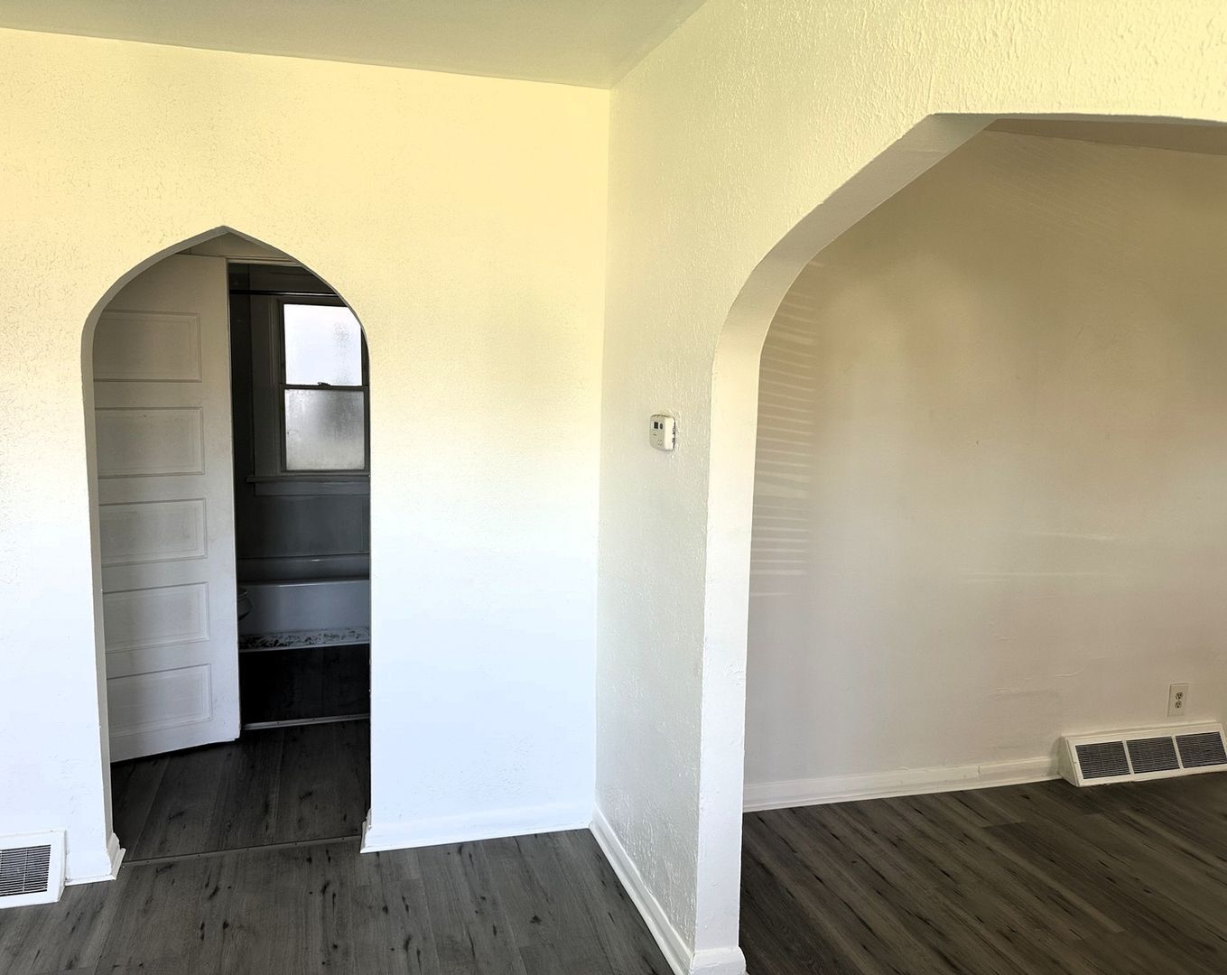 Building Photo - 630 Marmion Ave