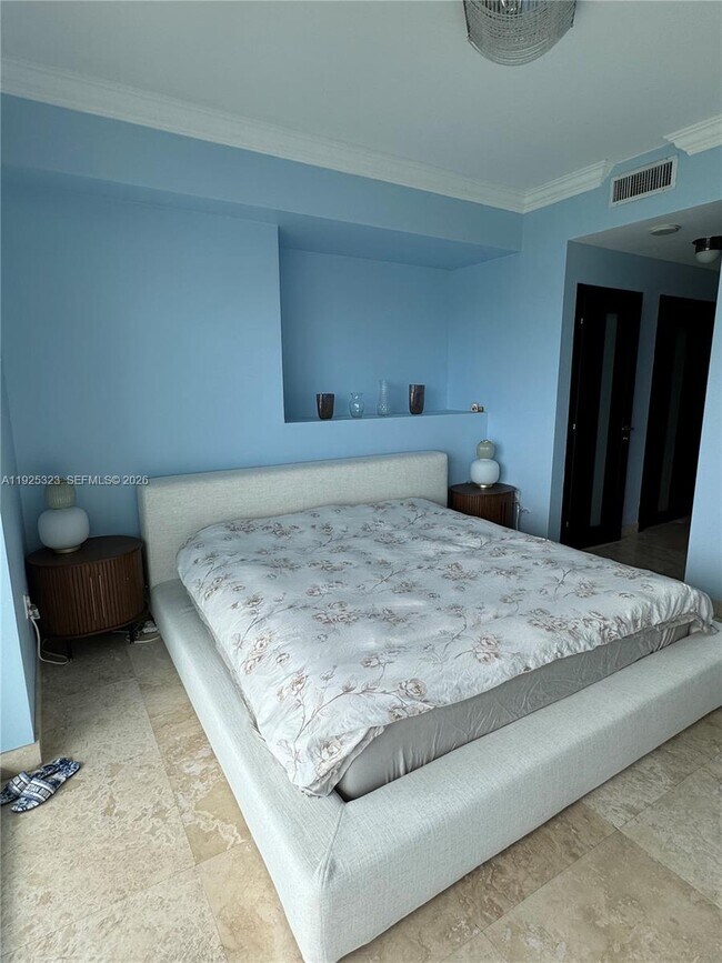 Building Photo - 900 Biscayne Blvd