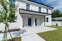 Building Photo - "Spacious 4-Bedroom Townhouse Oasis in Bartow - 1366 Sq Ft of Comfort!"
