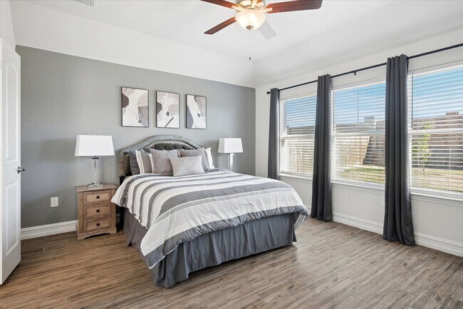Building Photo - Immaculate 3 Bed, 2 Bath