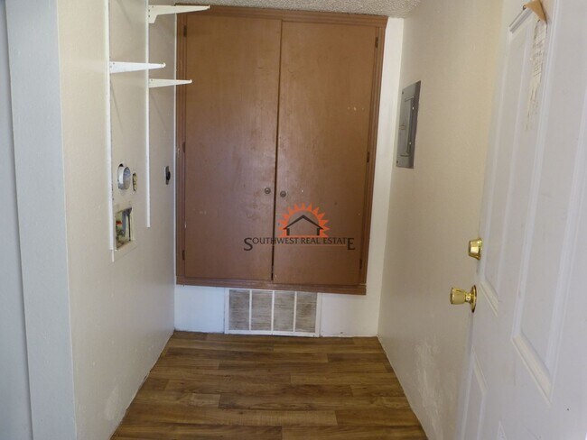 Building Photo - 602 Sheldon St